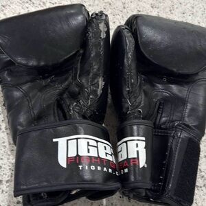 Tigear Black Boxing Gloves